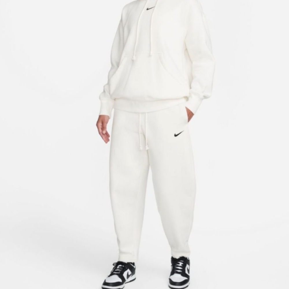 Nike Women's Sportswear Phoenix Fleece High-Waisted Curve Sweatpants